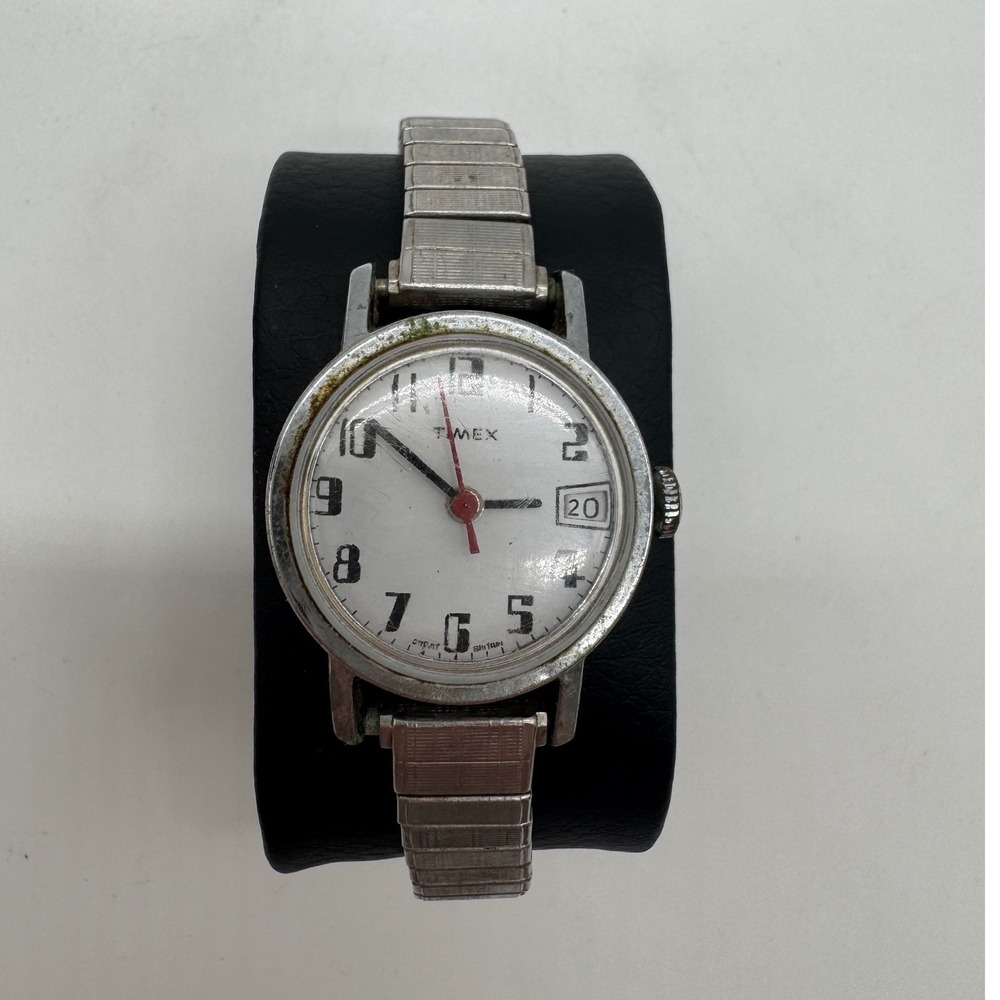 Vintage Timex Great Britain Mechanical Date Watch Silver Expansion Band 31mm